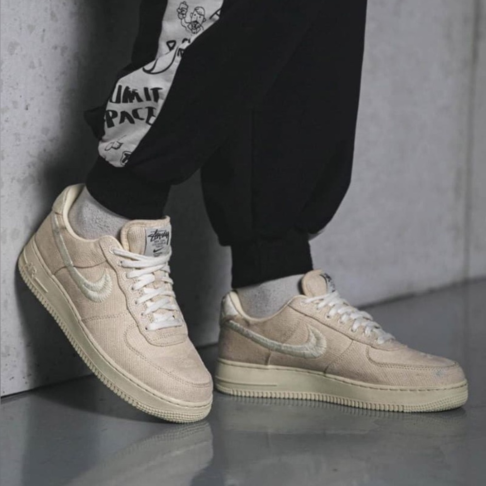 Nike Air Force 1 Low Stüssy in Fossil Stone